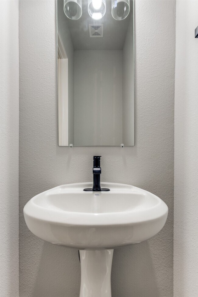 Foto del edificio - 13138 Perennial Spgs Dr