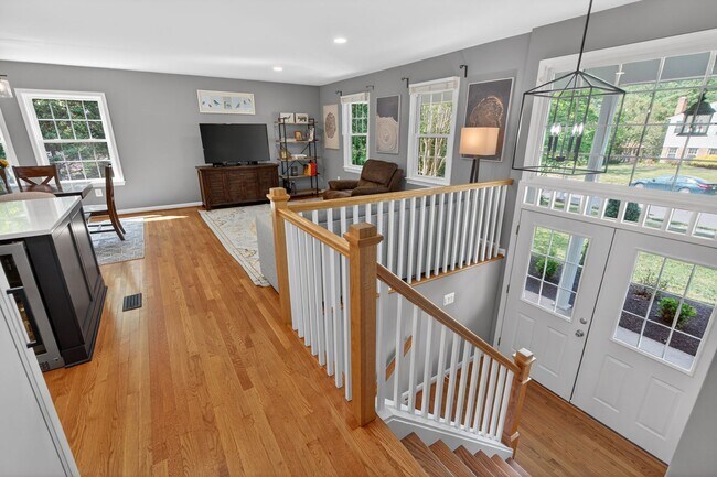 Building Photo - Gorgeous, updated SFH in desirable Gunnell Farms, Vienna