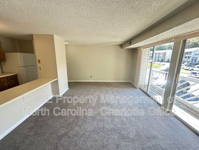 Foto del edificio - 9520 Shannon Green Dr