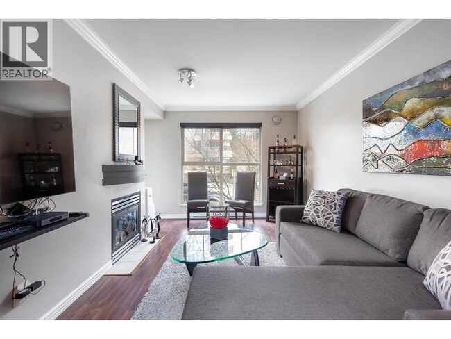 Building Photo - 332 Lonsdale Ave