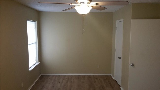 Foto del edificio - 724 Bluebonnet Dr
