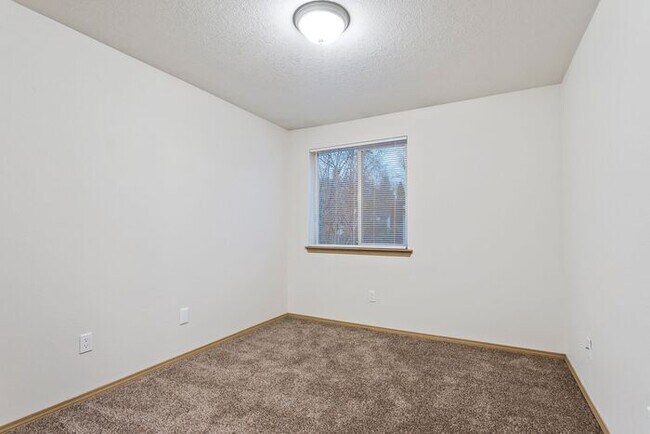 Foto del edificio - Now Leasing at Jonathan’s Place – Modern C...
