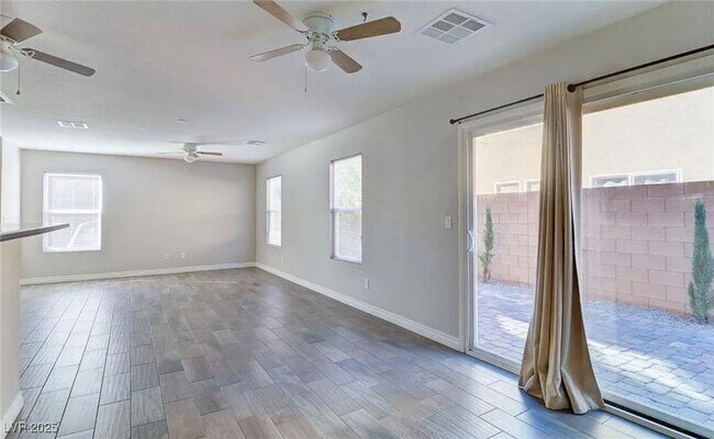Foto del edificio - 9012 Tropical Tide Ct