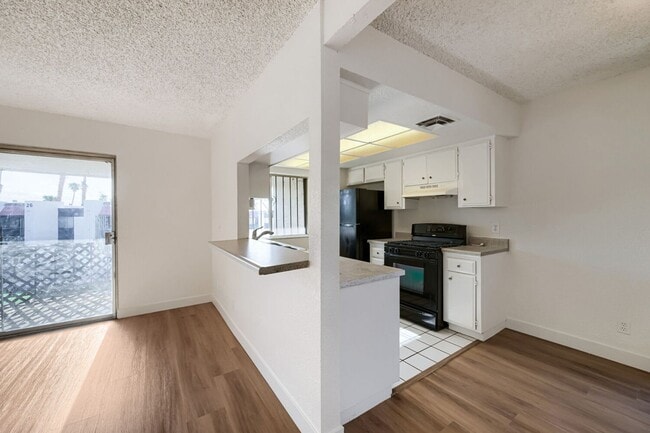 Building Photo - 1405 Vegas Valley Dr