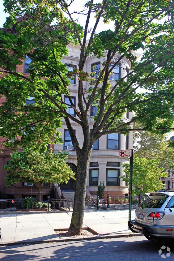 Building Photo - 429 3rd St