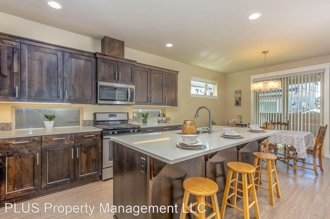 Building Photo - 4 br, 2.5 bath House - 3760 SW Badger Court