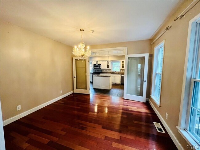 Building Photo - 130 East Ave