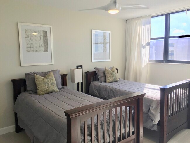 Foto del edificio - 336 Golfview Rd