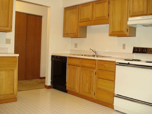 Building Photo - Crystal Tree Apartments