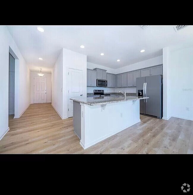 Building Photo - 573 Disa Dr