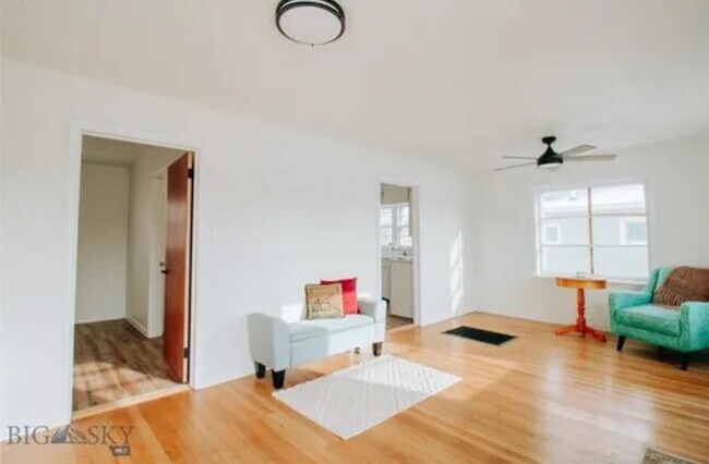 Foto del edificio - 2025 Grand Ave