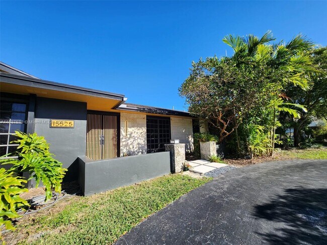 Building Photo - 15525 SW 77th Ct