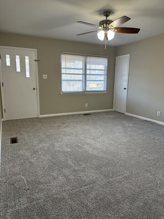 Foto del edificio - 356 Elizabeth Cir