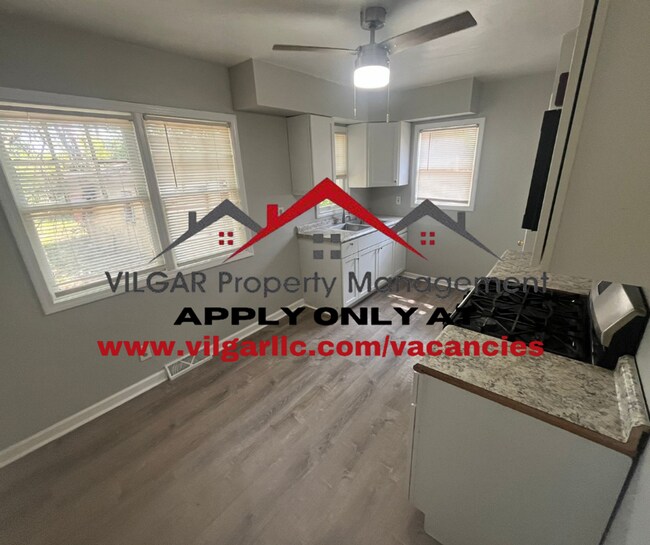 Building Photo - WOW! 3 full bedrooms, including a loft mas...