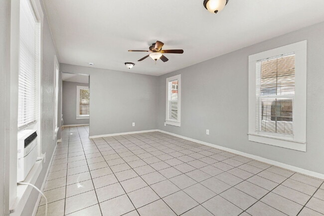 Building Photo - 330 Gem Ln