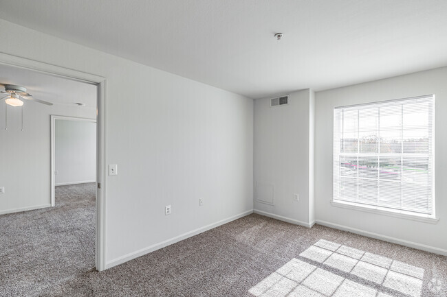 2BR, 2BA - 894SF - Kendrick Court