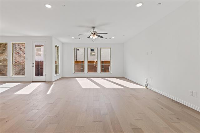 Foto del edificio - 621 Somerset Dr