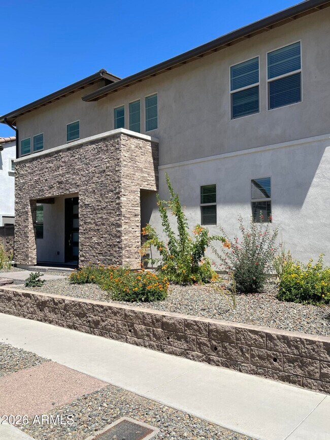 Building Photo - 2382 W Gloria Ln