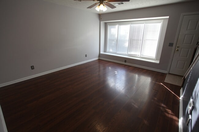 Building Photo - Beautiful Townhome Available in August!