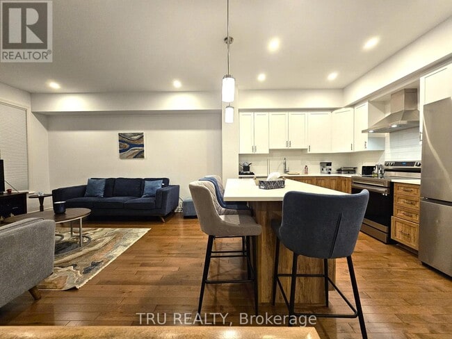 Photo du bâtiment - 887 Couloir Rd