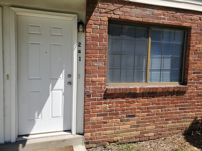 Building Photo - 5526 Humbert Rd