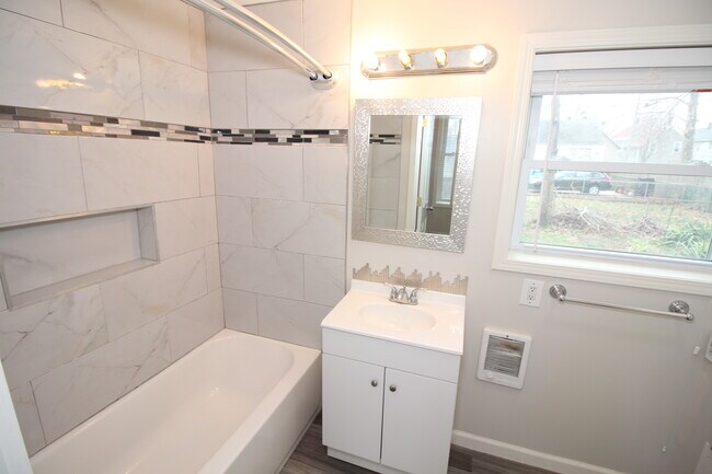 Foto del edificio - 2562 W 10th St