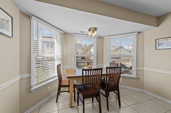 Building Photo - Spacious 4-Bed, 3-Bath Home in Virginia Beach!