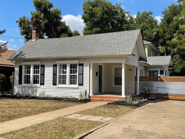 Building Photo - 5332 El Campo Ave