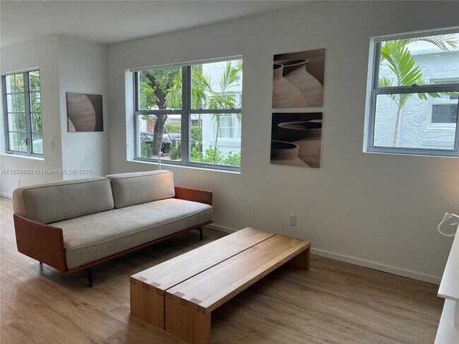 Foto del edificio - 128 NE 46th St