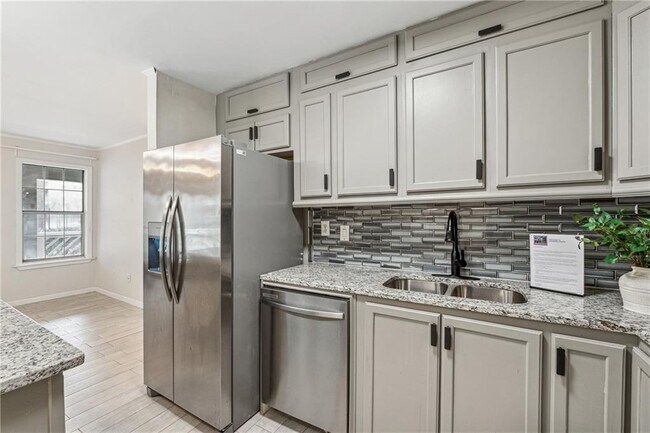 Foto del edificio - 434 McGill Pl NE