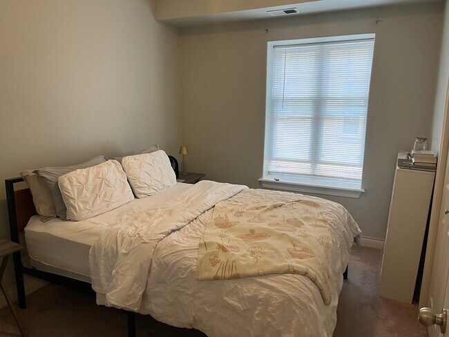 Foto del edificio - 1468 E 69th St