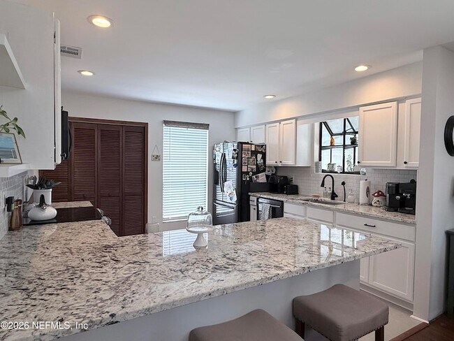 Foto del edificio - 1671 E Holly Oaks Lake Rd
