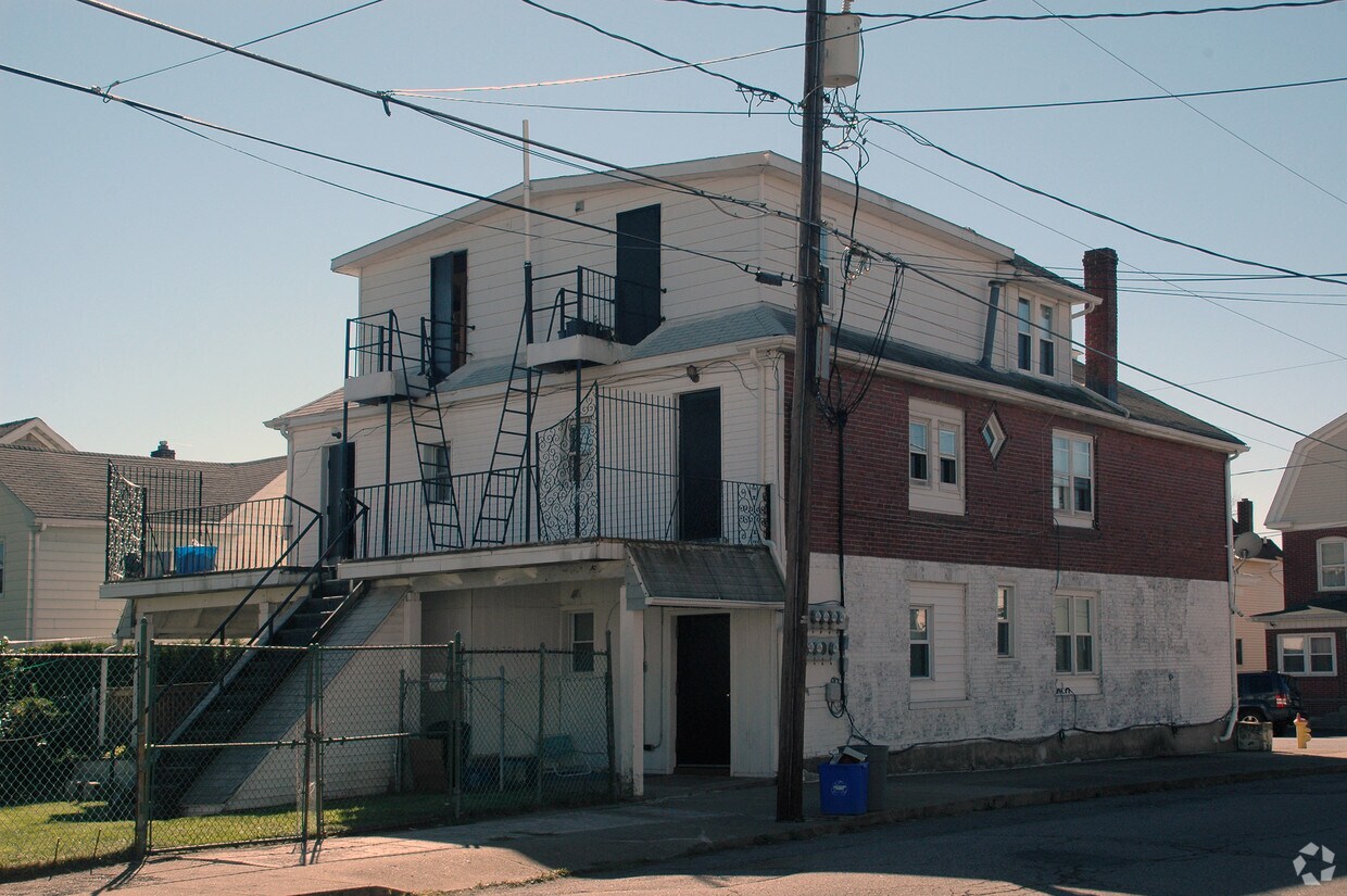 921 N Locust St, Hazleton, PA 18201 Apartments in Hazleton, PA