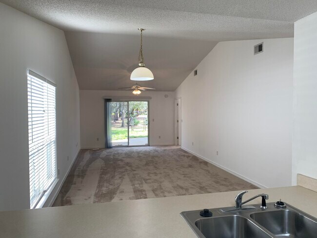 Building Photo - 5 6th Ave