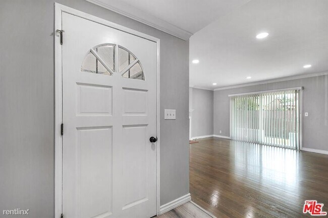 Foto del edificio - 3 br, 2 bath House - 13921 Daphne Ave