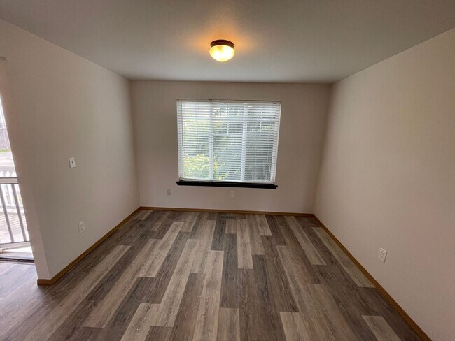 Building Photo - Spacious Home in Desirable Puyallup Neighb...