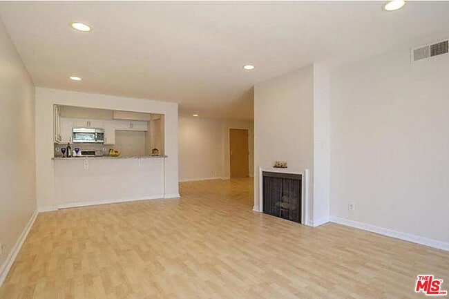 Foto del edificio - 16866 Kingsbury St