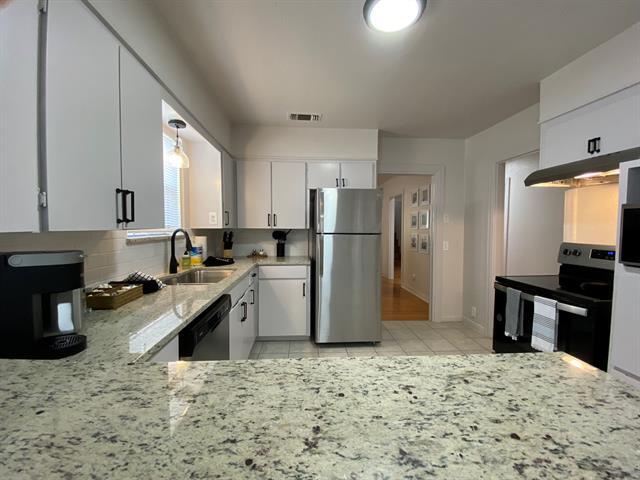 Building Photo - 5848 Kenwood Ave