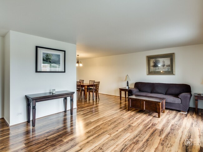 Building Photo - 1515 E Central Rd