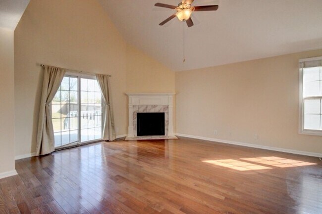 Foto del edificio - 3 Bedroom 2.5 Bathroom Home w/ Bonus Room!