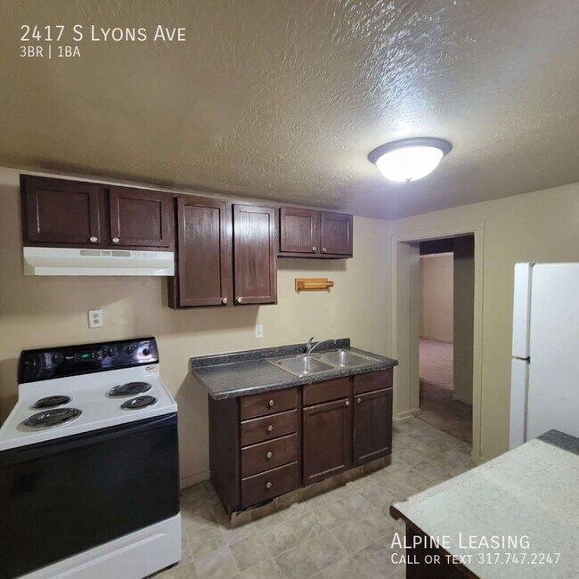 Building Photo - 2417 S Lyons Ave