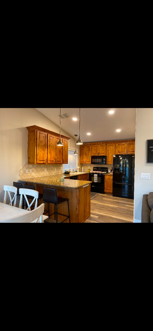 Building Photo - 1775 Brookview Dr