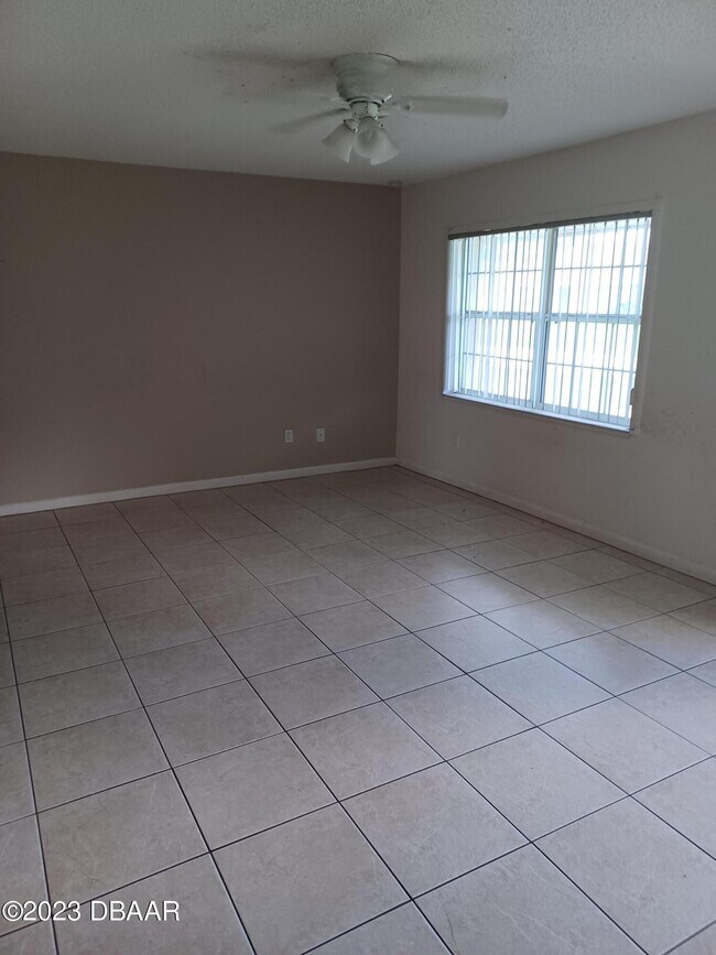 Foto del edificio - 2823 Queen Palm Dr