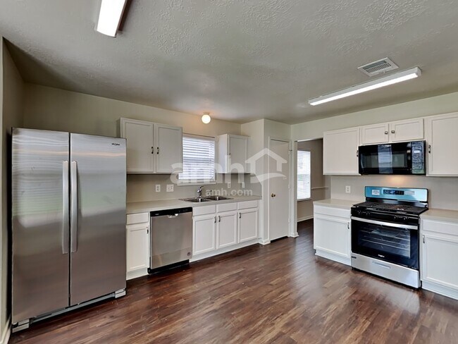 Foto del edificio - 9423 Eaglewood Spring Dr