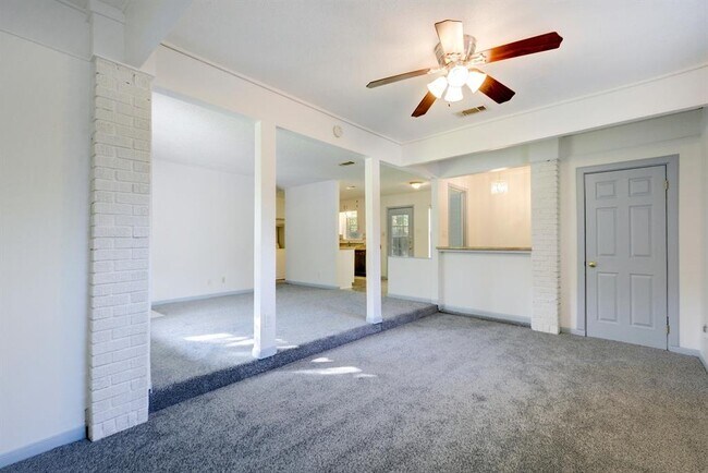 Foto del edificio - 4704 S Forest Dr