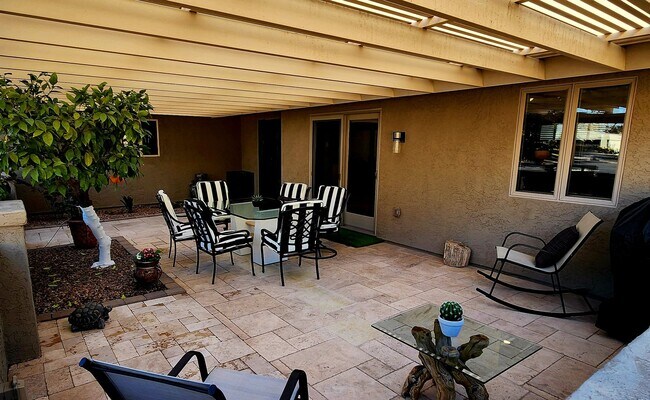 Foto del edificio - Nicely updated home in 45+ Active Adult Community of Leisure World. Available April 1st, 2026 to ...