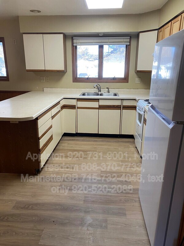 Building Photo - S7559 US-12