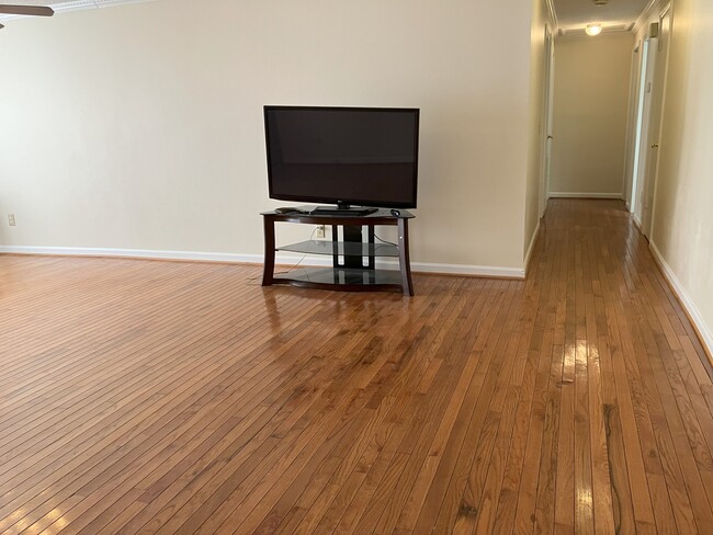 Building Photo - 577 Virginia Ave