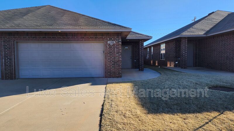 Primary Photo - 1308 Garden Gate Dr