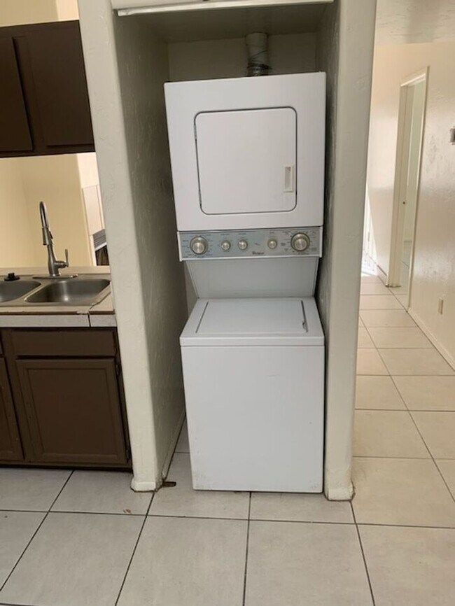 Foto del edificio - 2 Bedroom 1 Bath 4-plex